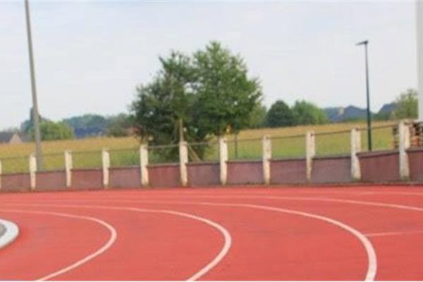 Renovatie kunststof atletiekpiste in PU - Sportinfrabouw NV